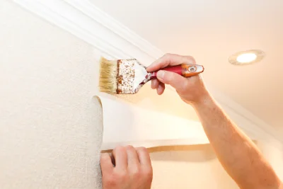 Pose de papier peint à Lamanon — revêtements muraux et toiles de verre